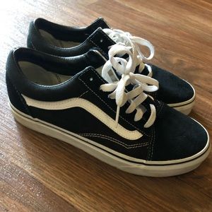 Vans, size 6 in men’s, 7.5 in women’s